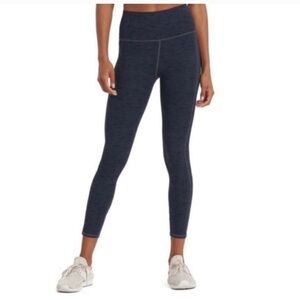 Vuori Studio Pocket Legging in Midnight Slub Women’s Size Small. EUC